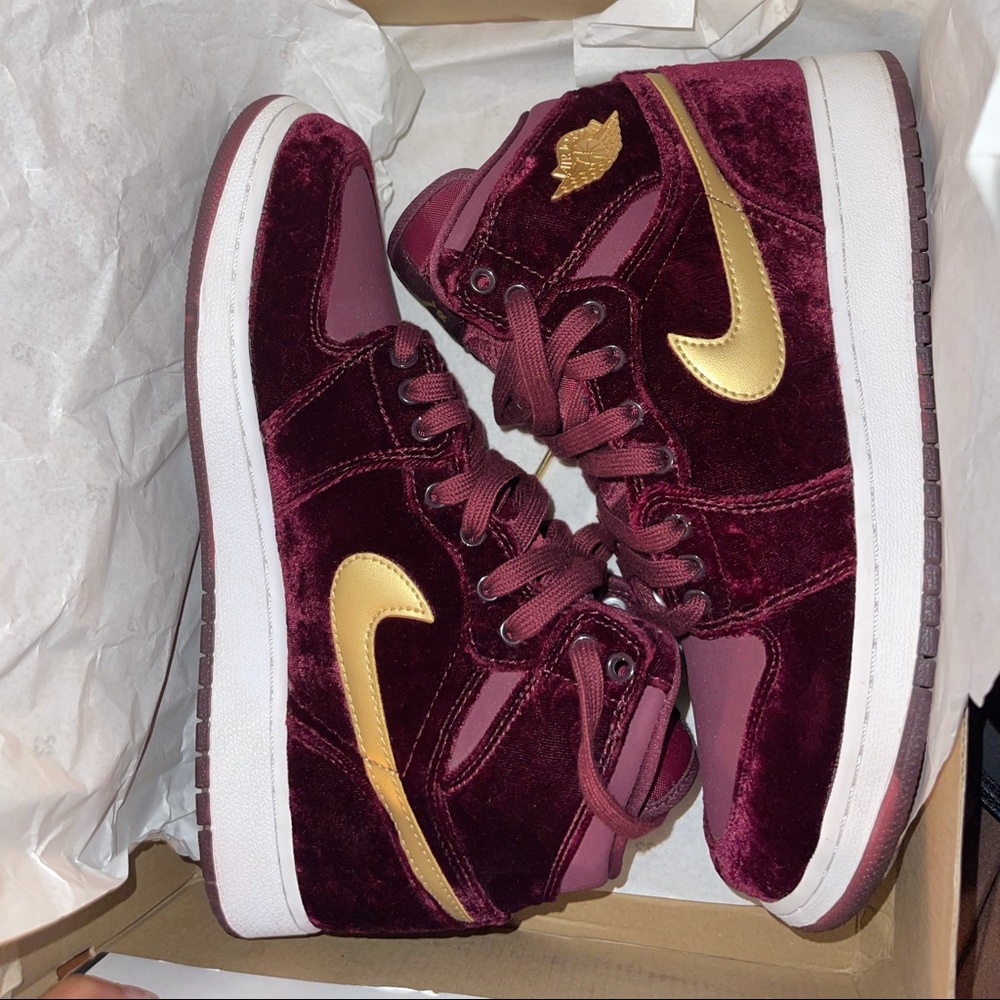 Jordan 1 Heiress night Maroon
